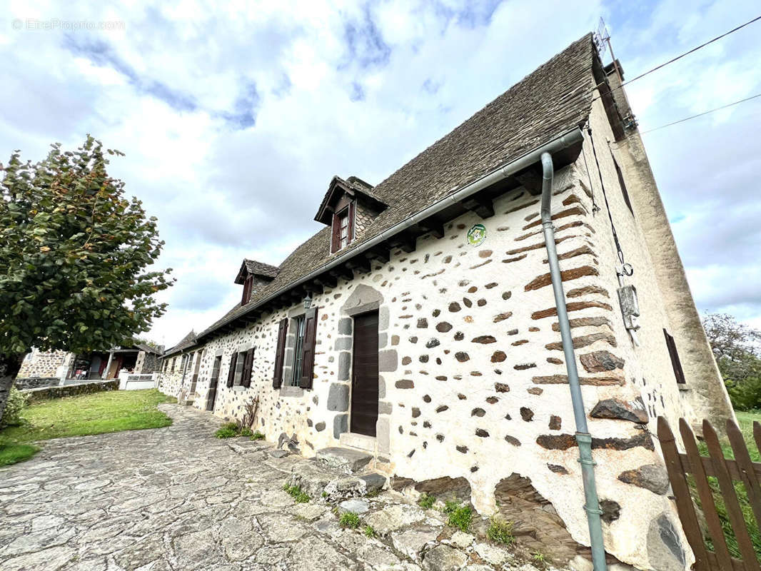 Maison à LABROUSSE