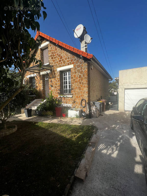 Maison à SARTROUVILLE