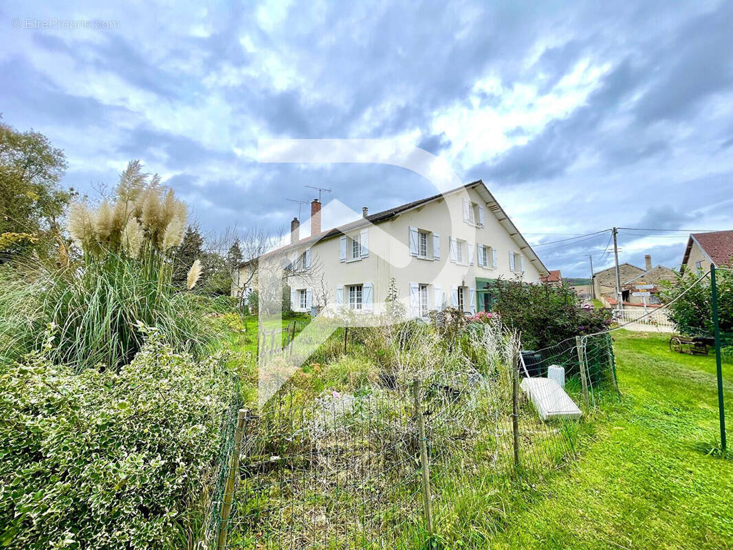 Maison à AUTREVILLE-SUR-LA-RENNE