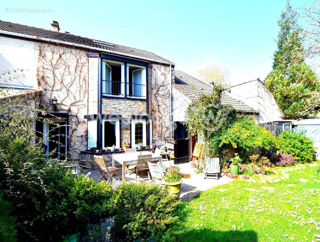 Maison à JOUY-LE-MOUTIER