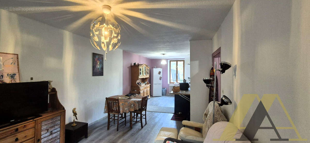 Appartement à CHATEL-SAINT-GERMAIN