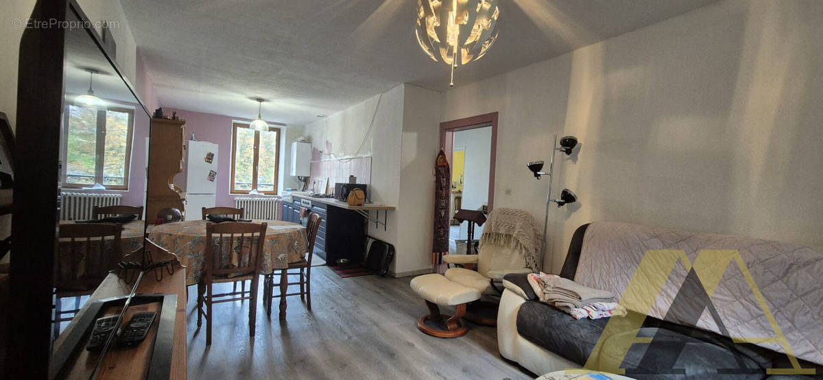 Appartement à CHATEL-SAINT-GERMAIN