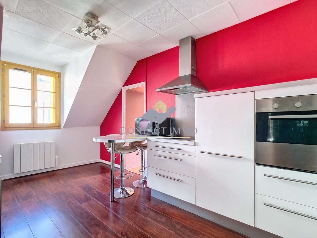 cuisine aménagée/équipée - Appartement à PONTIVY