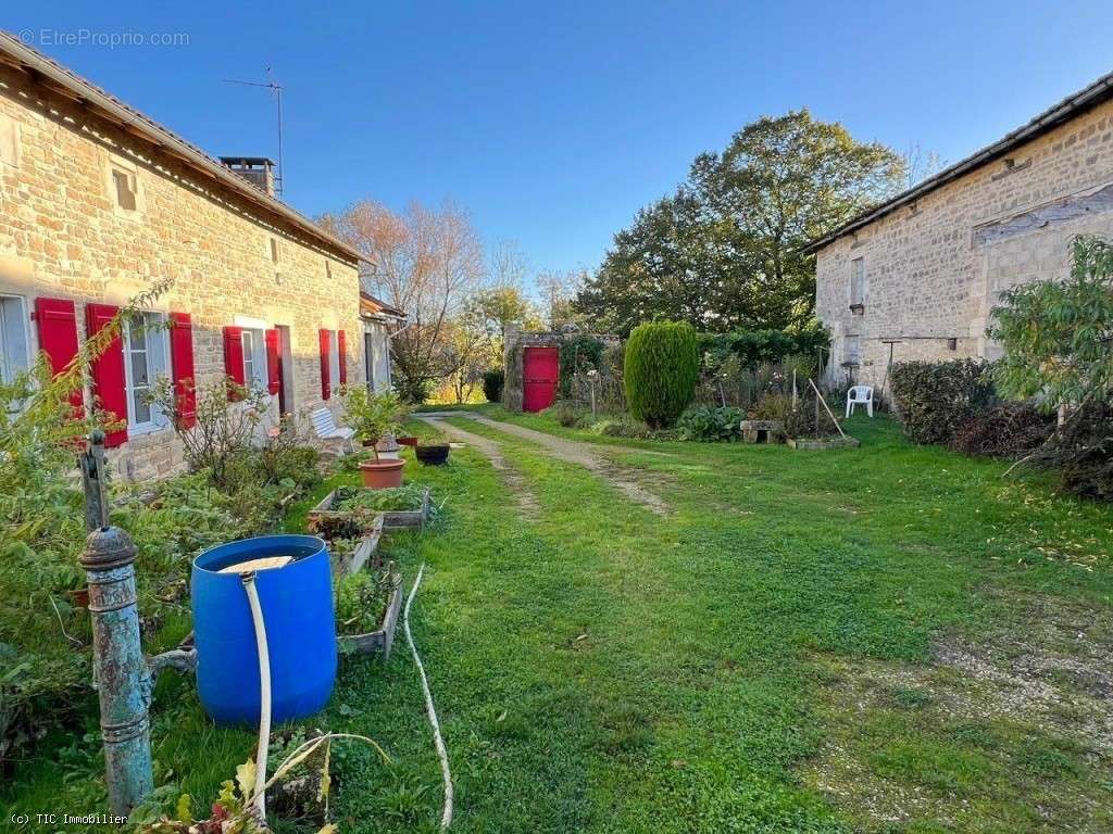 Maison à VILLEFAGNAN