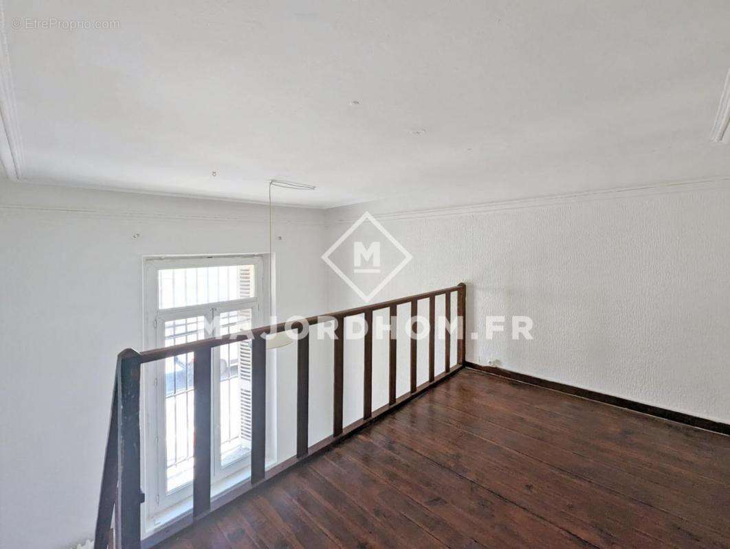 Appartement à MARSEILLE-1E