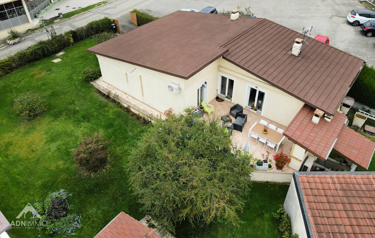 Maison à SAINT-GENIS-POUILLY