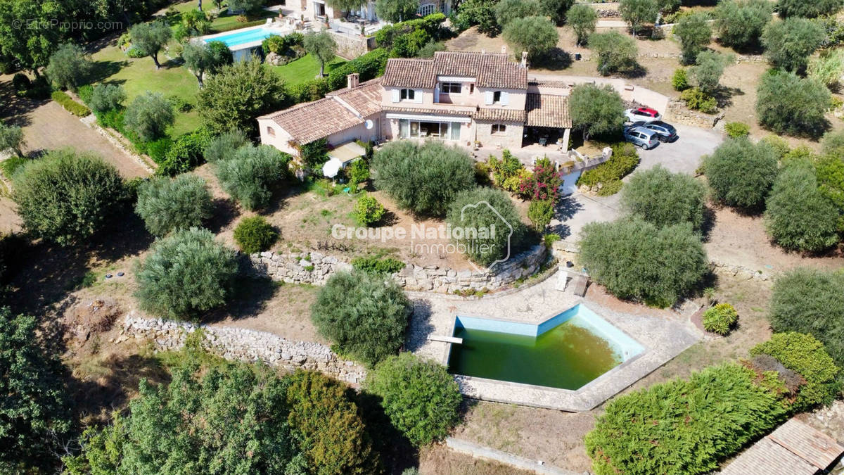 Maison à CHATEAUNEUF-GRASSE