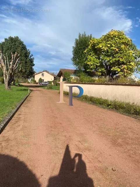 Maison à POUILLY-SOUS-CHARLIEU