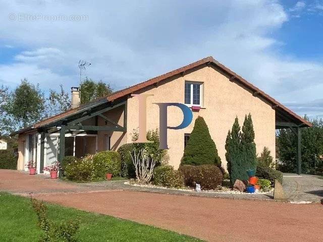 Maison à POUILLY-SOUS-CHARLIEU