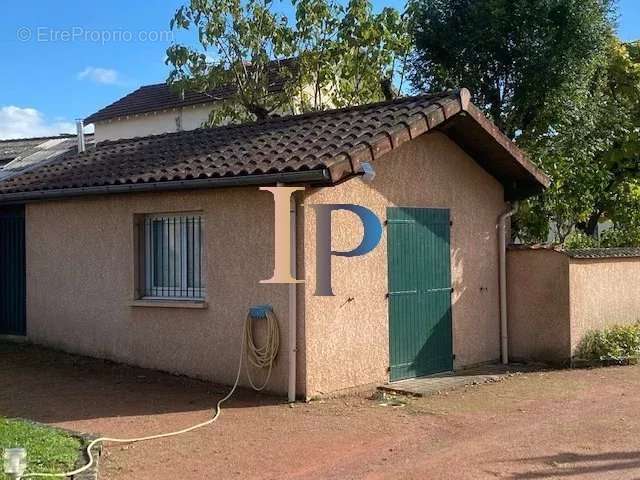 Maison à POUILLY-SOUS-CHARLIEU