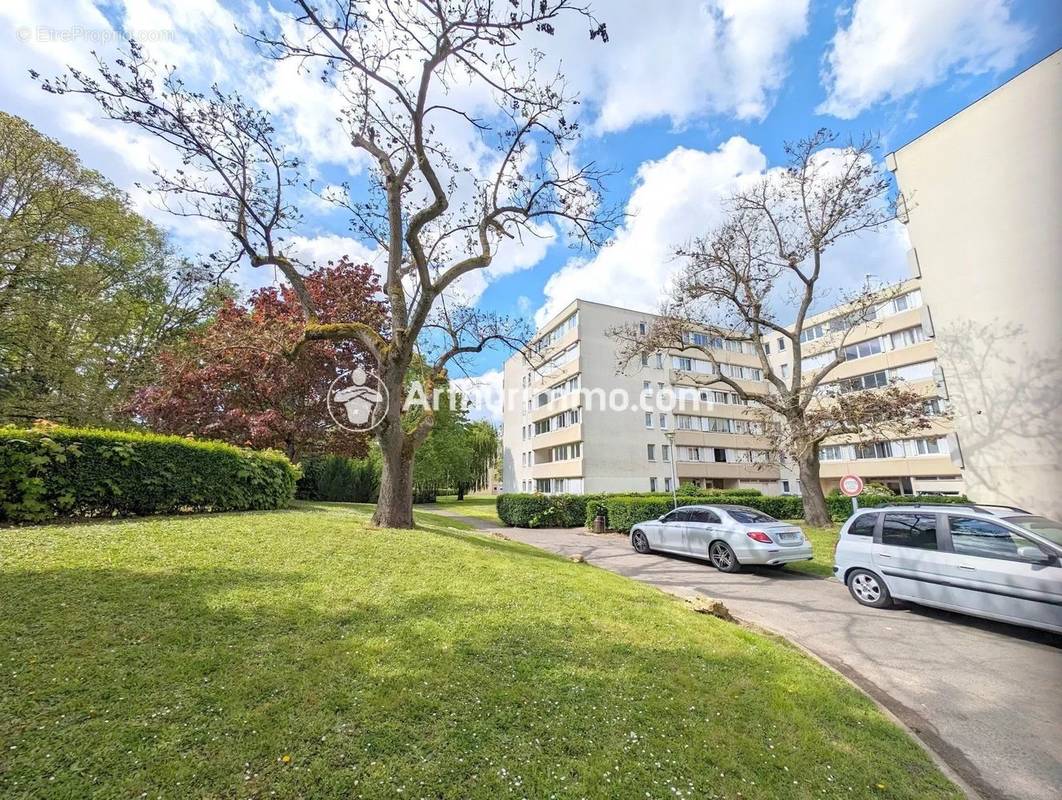 Appartement à SAVIGNY-LE-TEMPLE