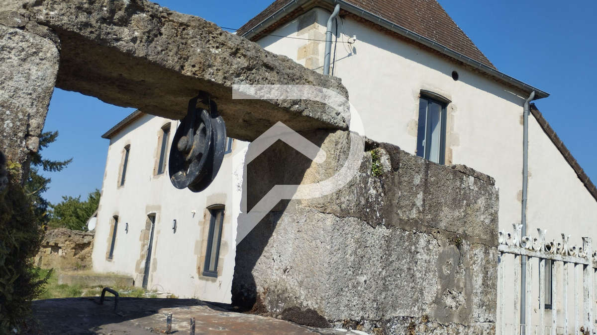 Maison à SAINT-ROMAIN-SOUS-GOURDON