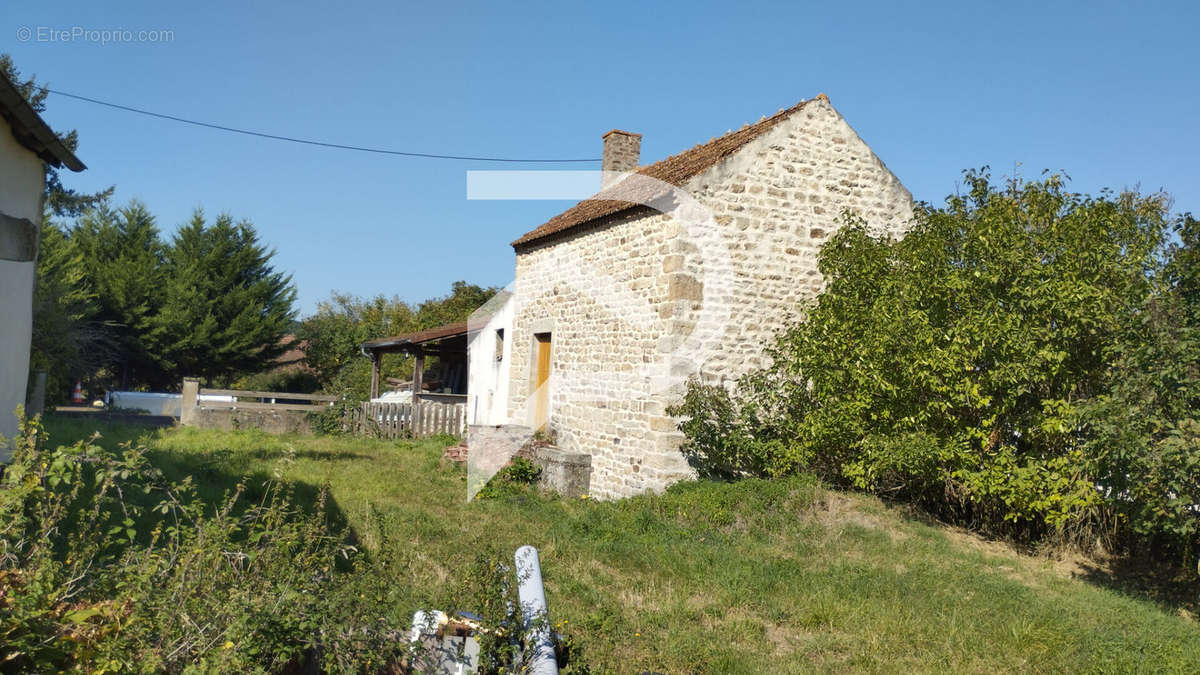 Maison à SAINT-ROMAIN-SOUS-GOURDON