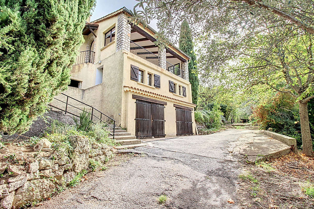 Maison à MONTFERRAT