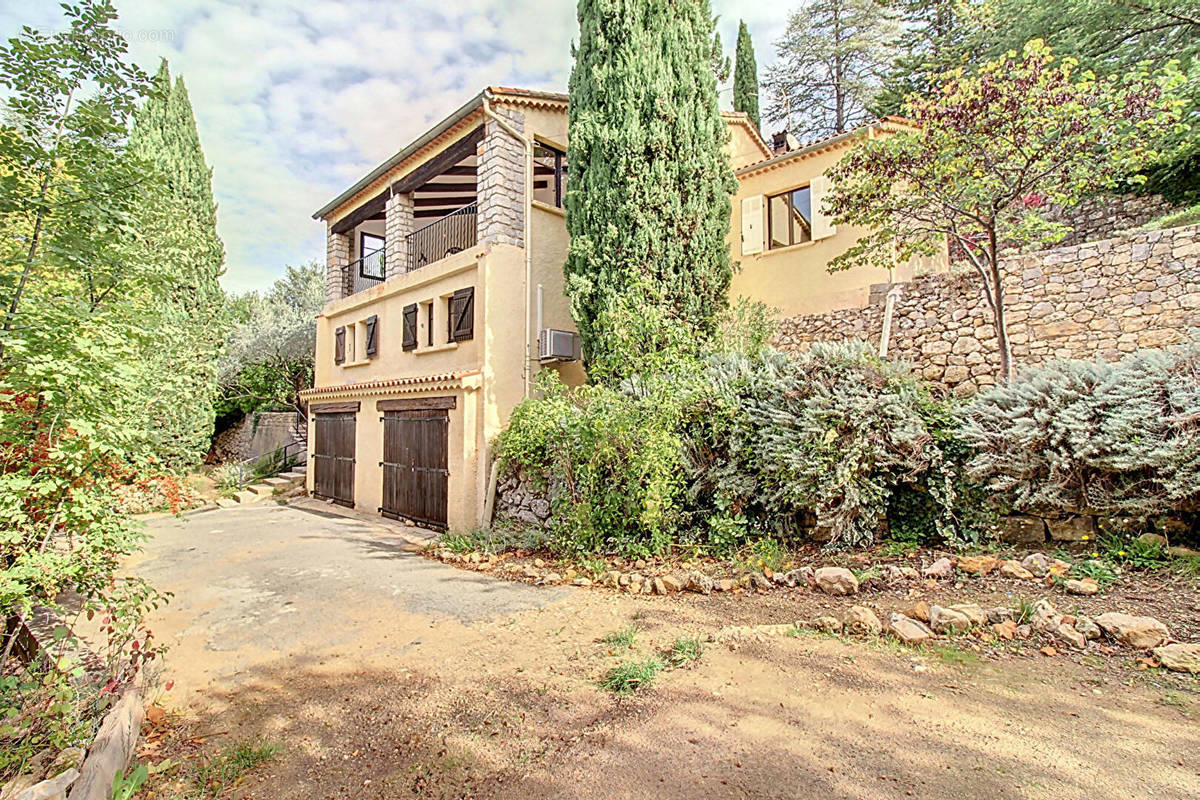 Maison à MONTFERRAT