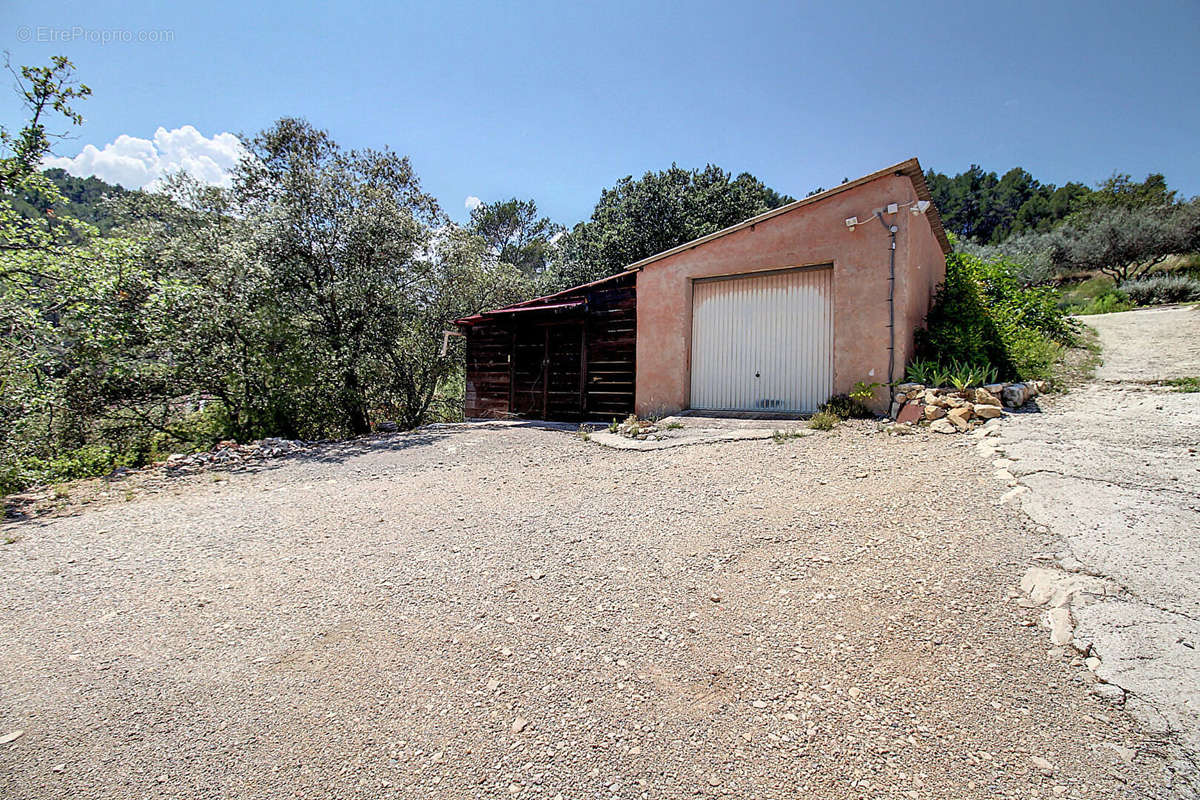 Maison à ENTRECASTEAUX