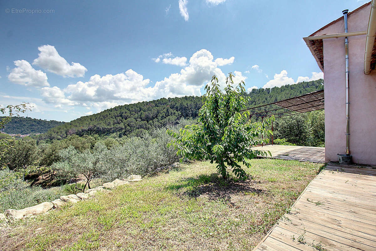 Maison à ENTRECASTEAUX