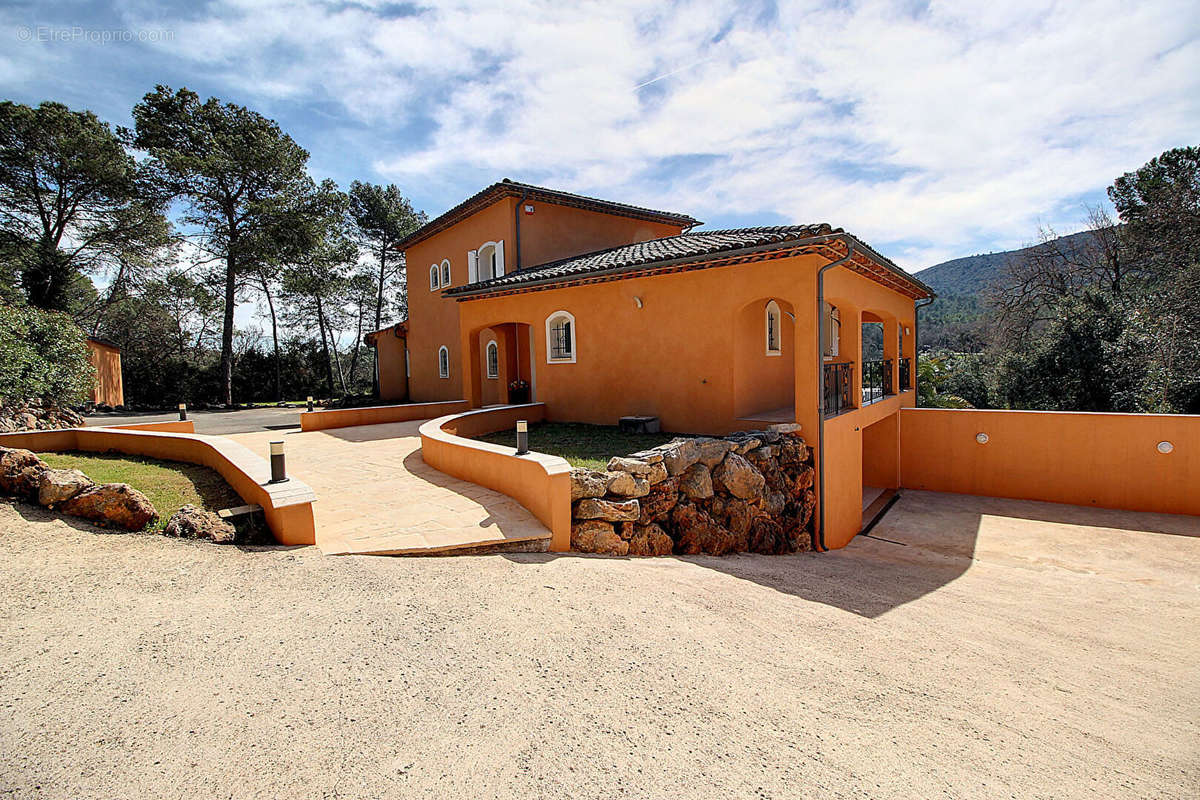 Maison à LE CANNET-DES-MAURES