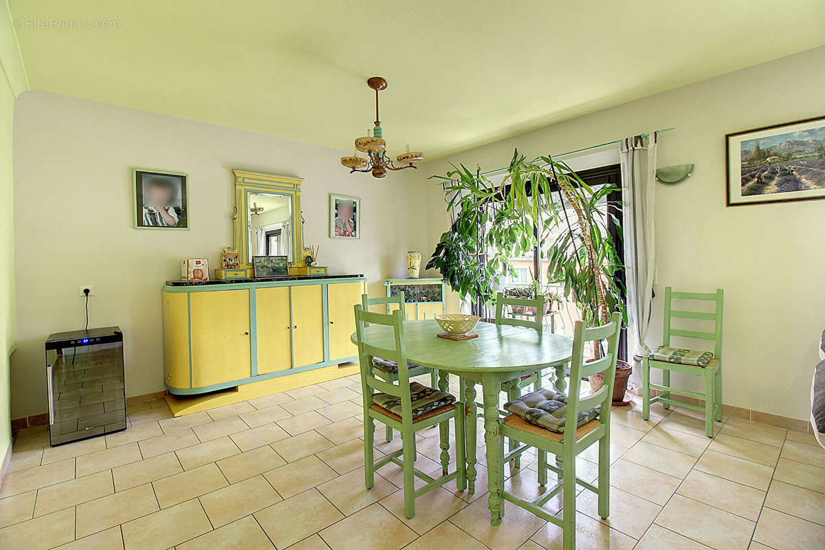 Appartement à VILLECROZE