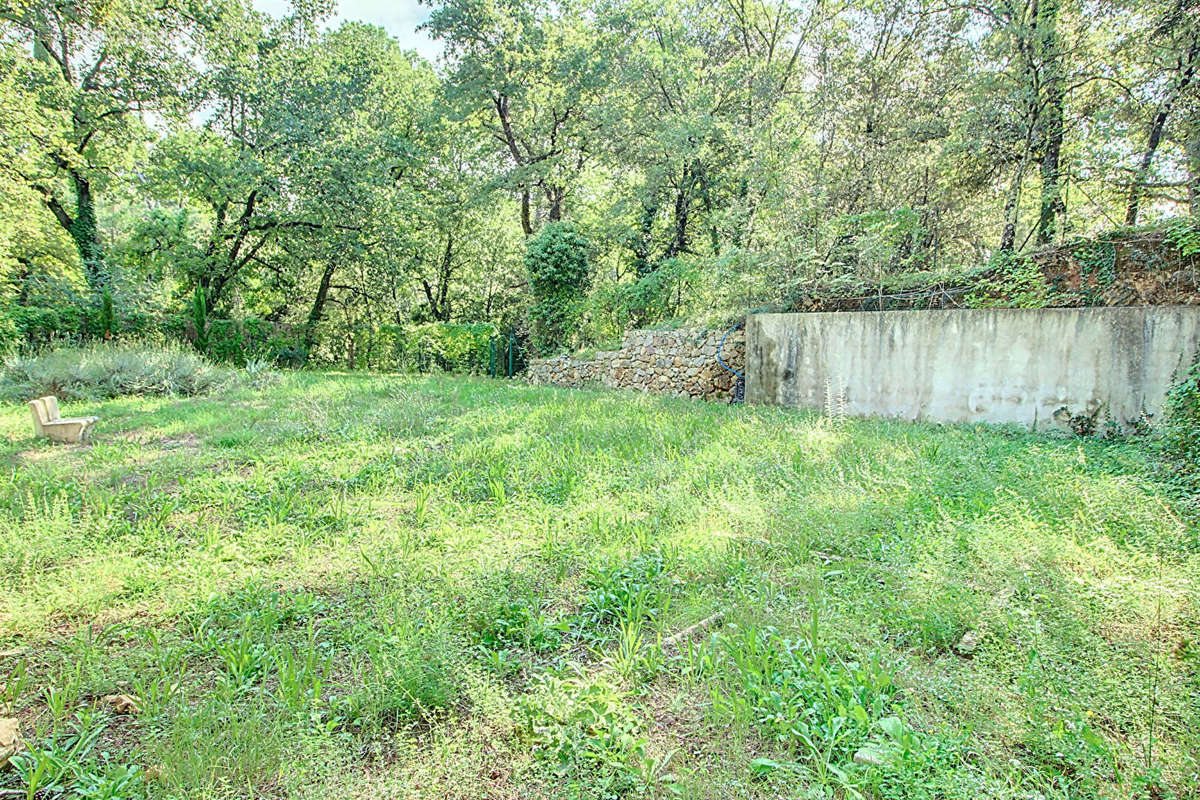 Terrain à LORGUES