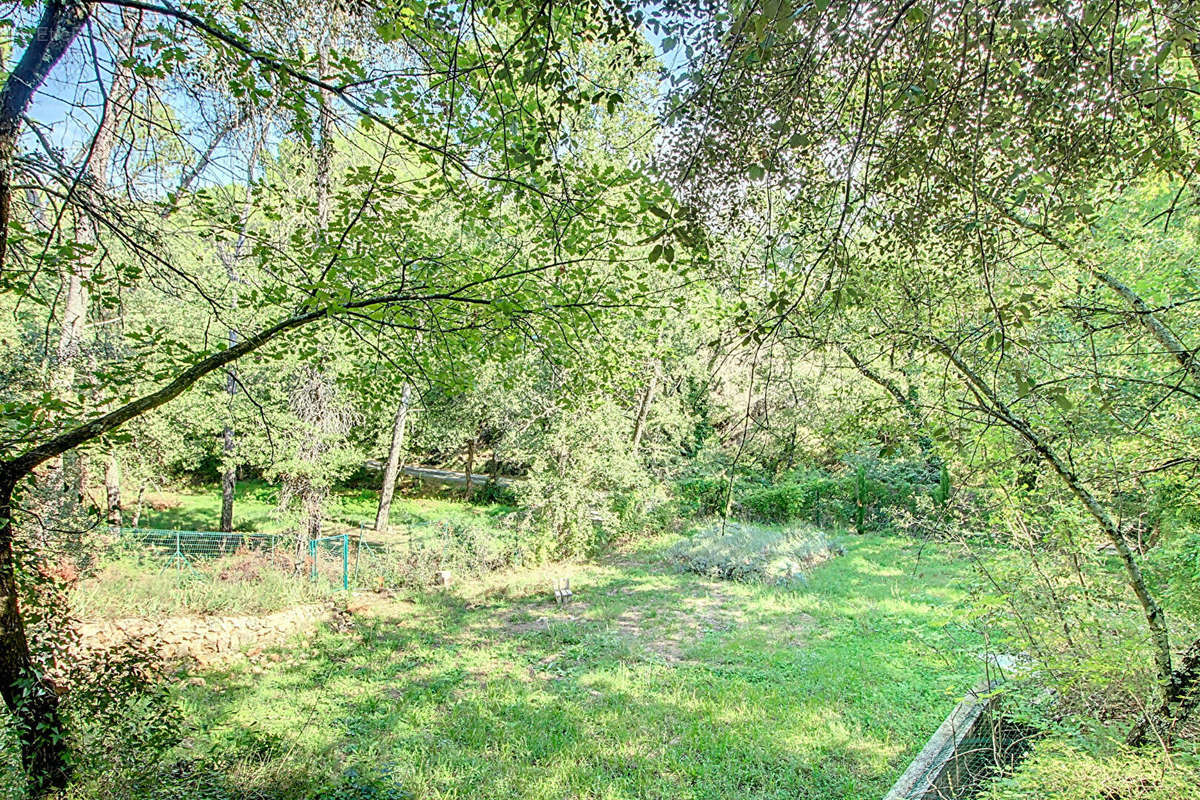 Terrain à LORGUES