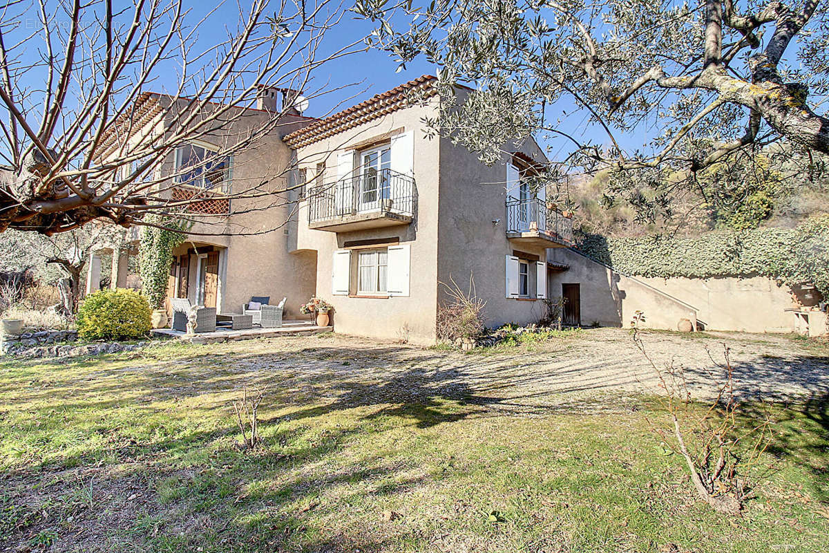 Maison à MONTFERRAT