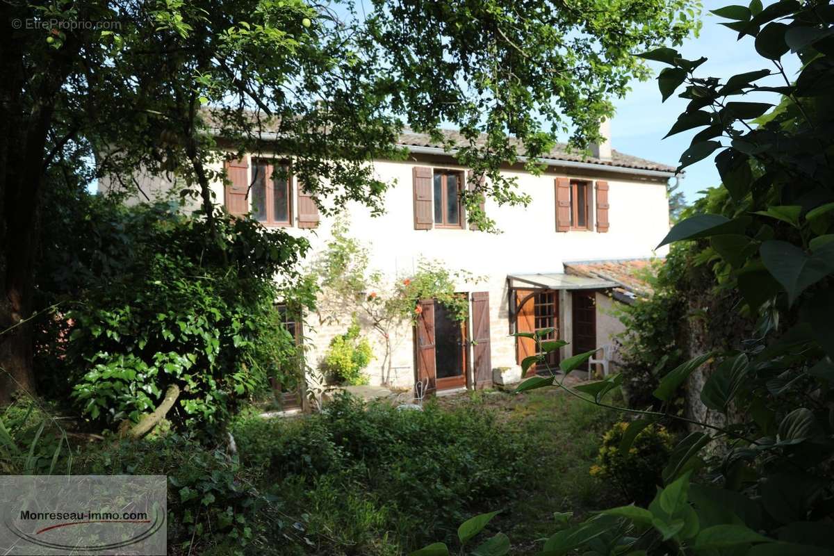 Maison à LA ROCHE-VINEUSE