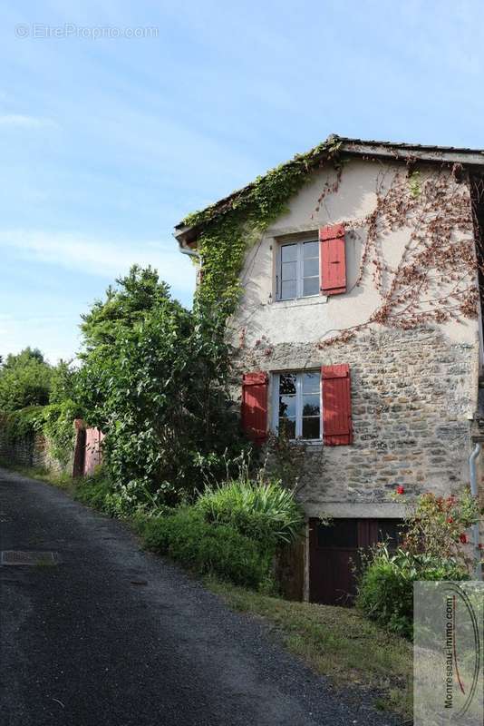 Maison à LA ROCHE-VINEUSE