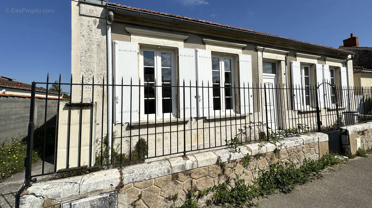 Appartement à TONNAY-CHARENTE