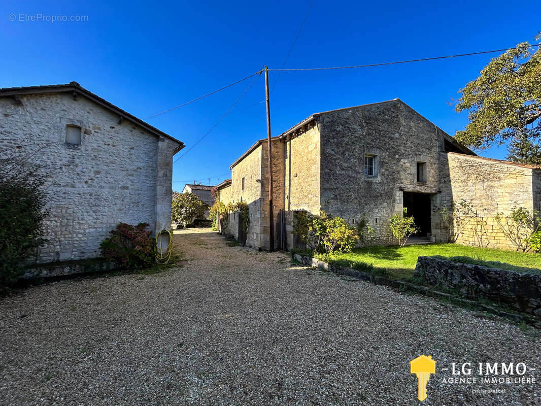 Maison à MORTAGNE-SUR-GIRONDE