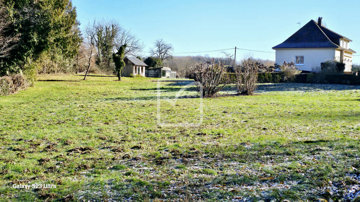 Terrain à LUBERSAC