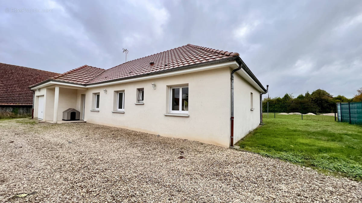 Maison à FONTAINE-LES-GRES