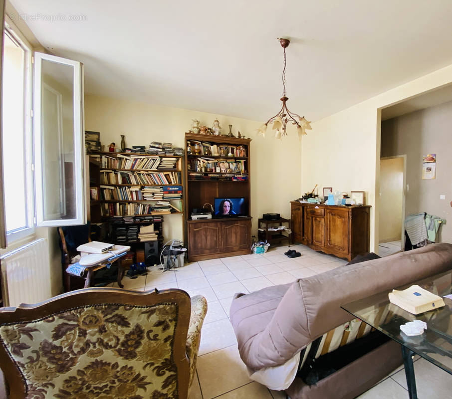 Appartement à MARSEILLE-4E