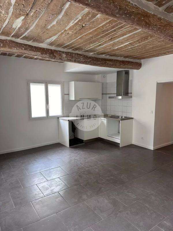 Appartement à ROQUEVAIRE