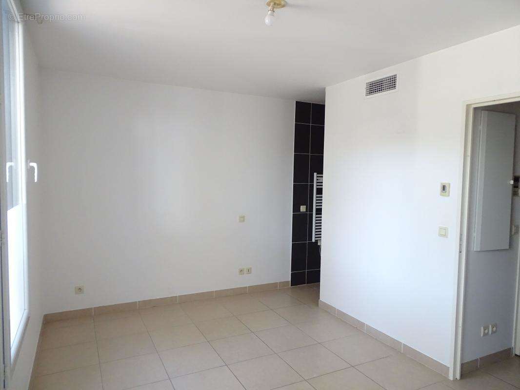 Appartement à MAUGUIO