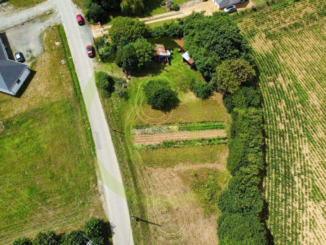 Terrain à PLOUISY