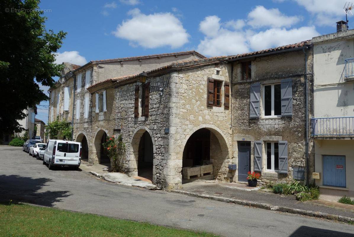 Maison à SAINT-CLAR