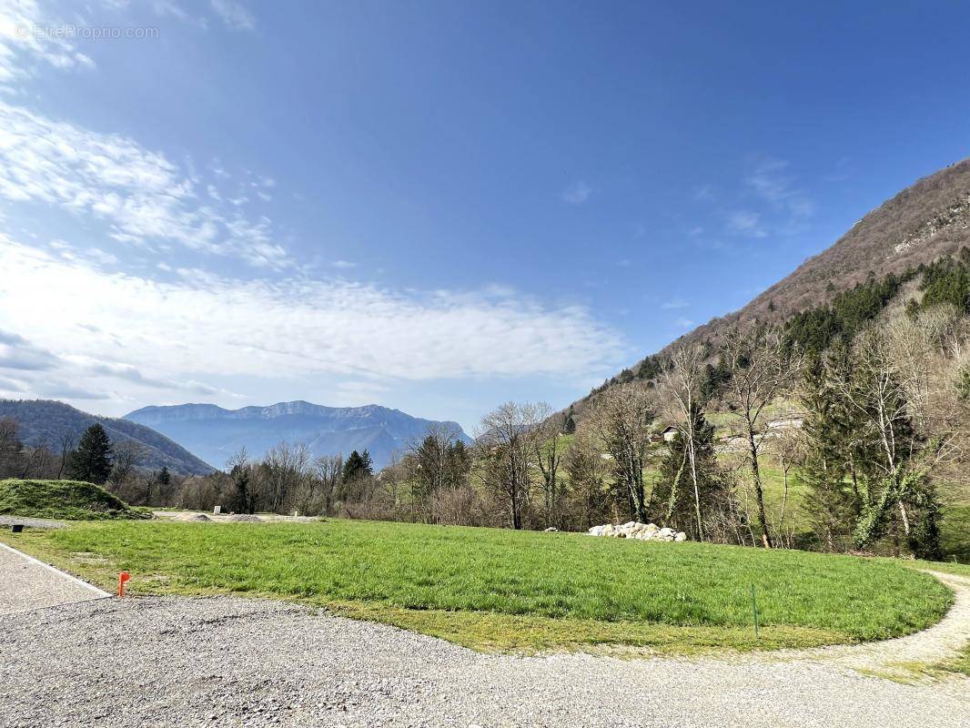 Terrain à POMMIERS-LA-PLACETTE