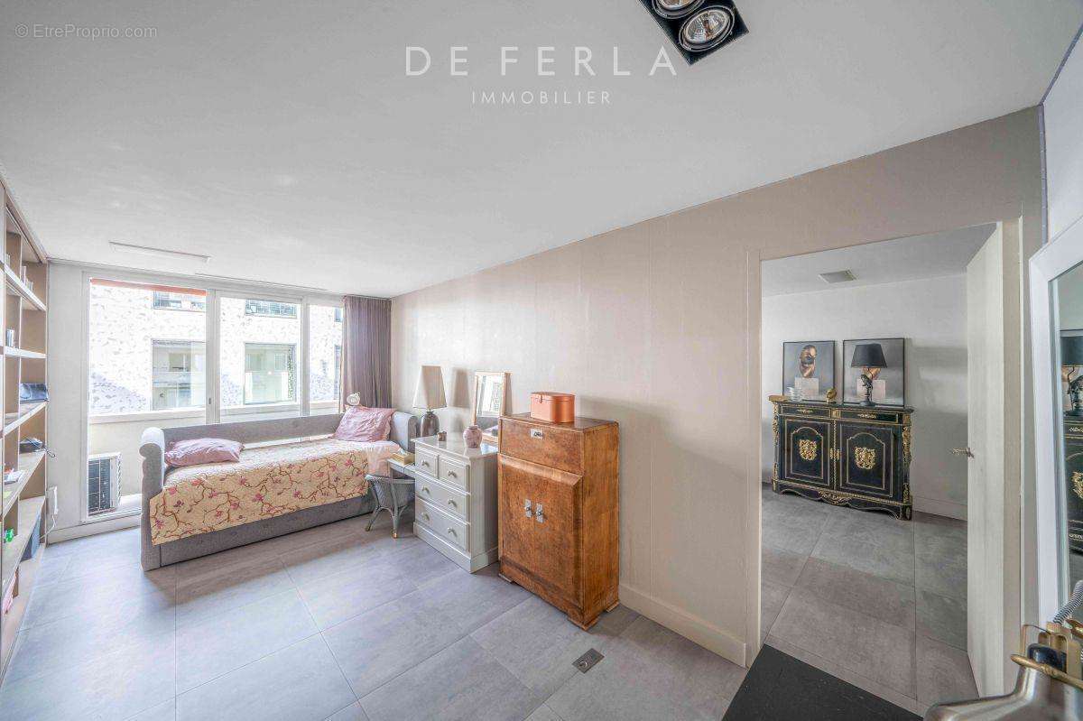 Appartement à PARIS-7E