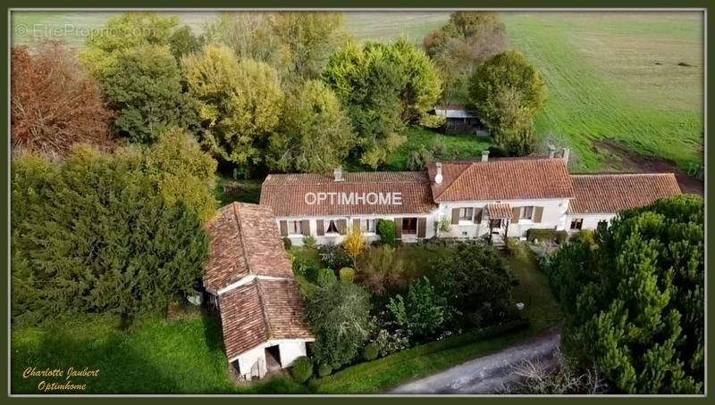 Maison à AUBETERRE-SUR-DRONNE