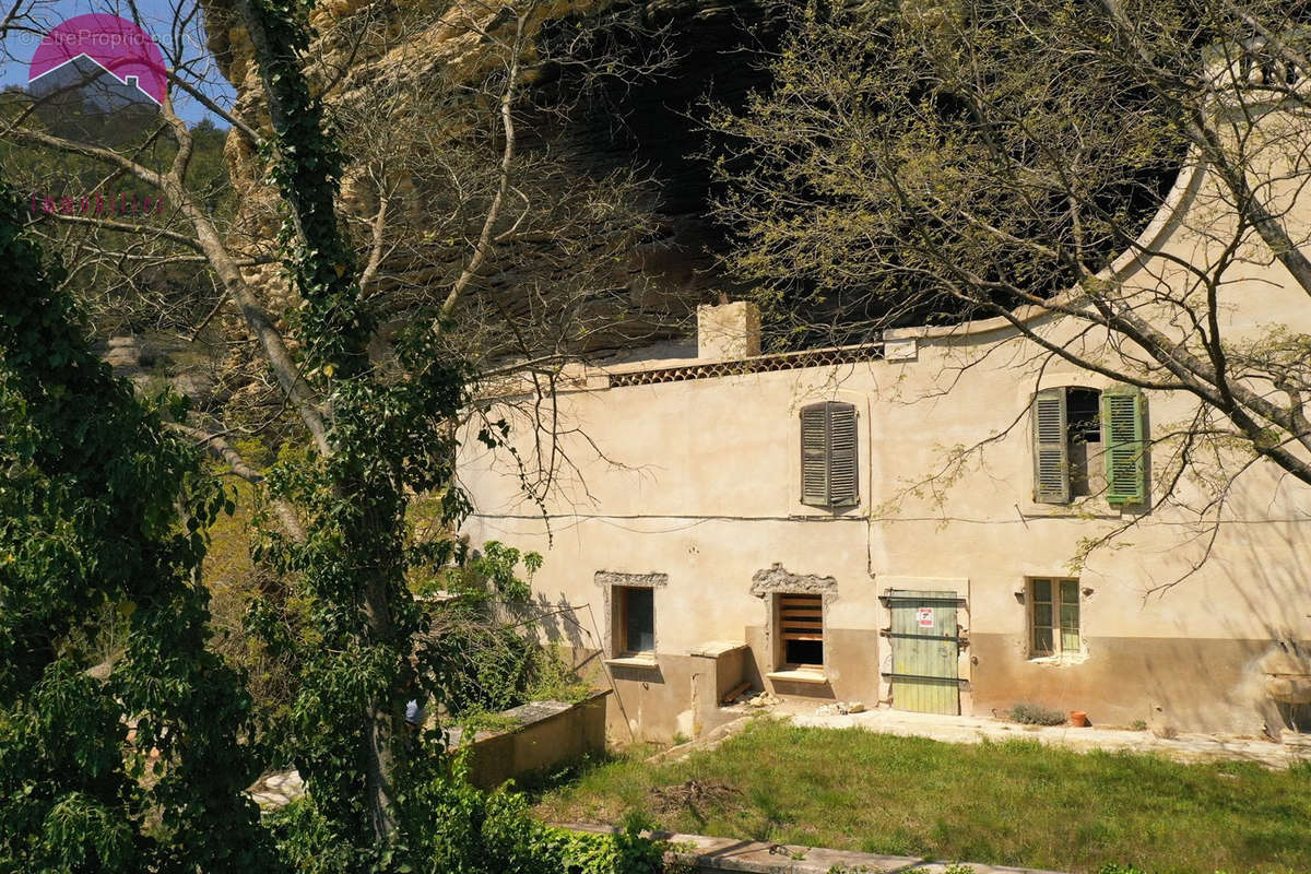 Maison à L&#039;ISLE-SUR-LA-SORGUE