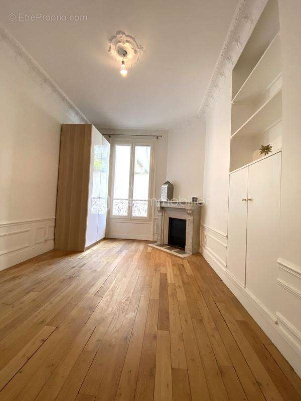 Appartement à PARIS-7E