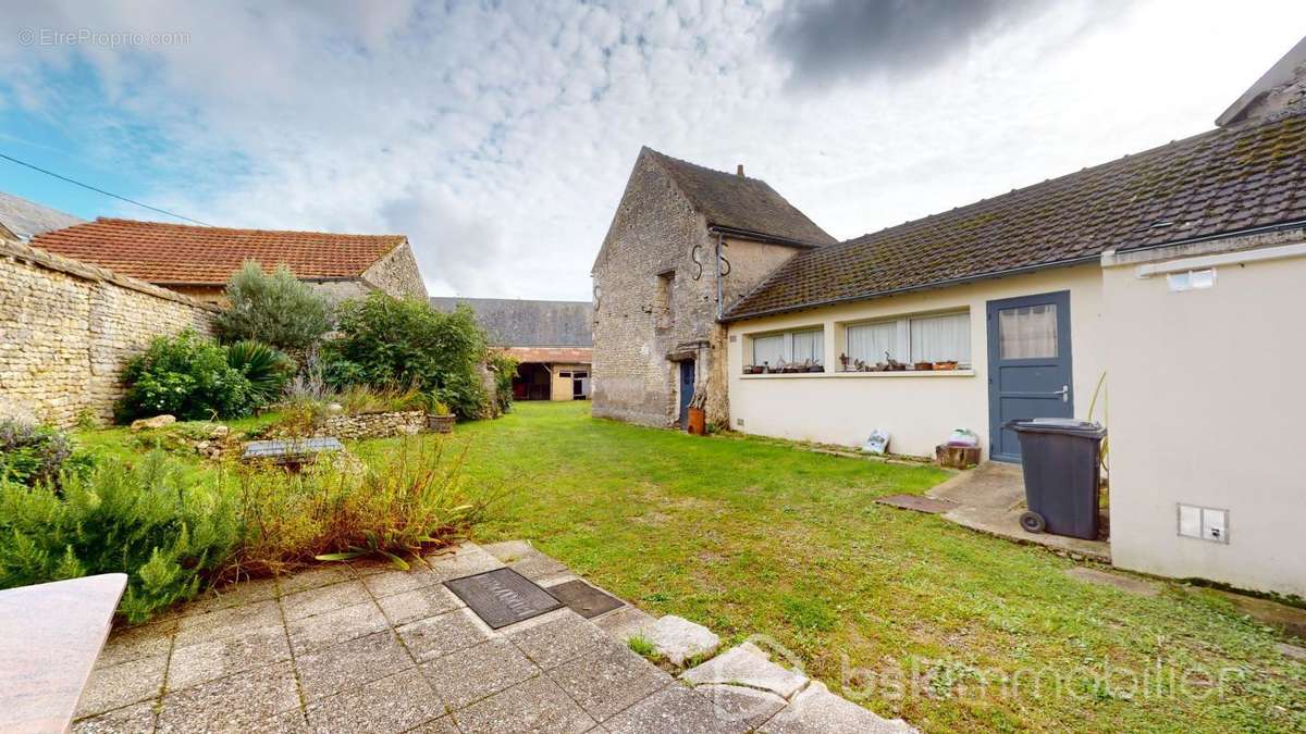 Maison à AUTRUY-SUR-JUINE