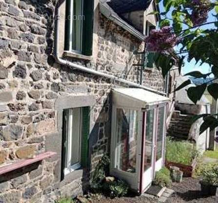 Maison à SAINT-BONNET-PRES-ORCIVAL