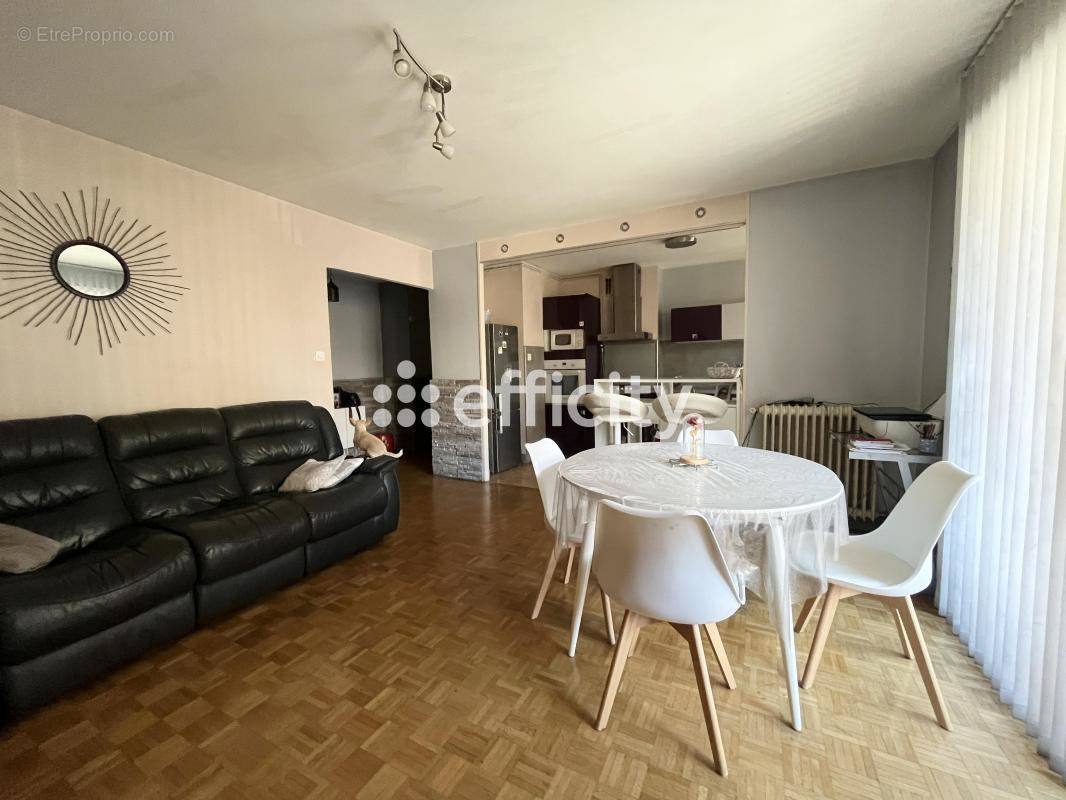 Appartement à MARSEILLE-4E