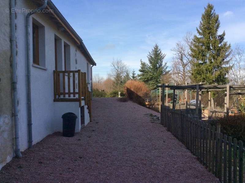 Maison à CHATEL-MONTAGNE