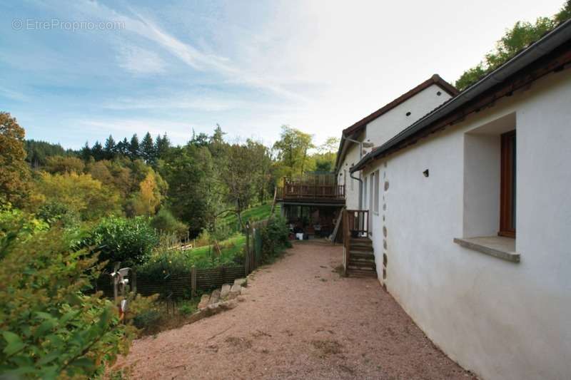 Maison à CHATEL-MONTAGNE