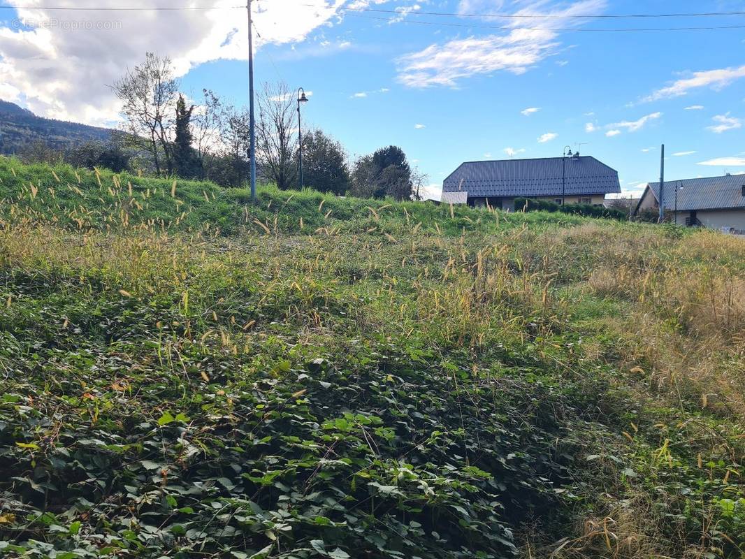 Terrain à SAINTE-HELENE-SUR-ISERE