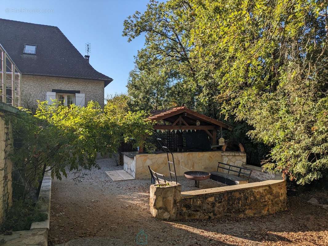 Maison à CONDAT-SUR-VEZERE