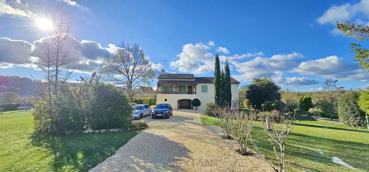 Maison à CENAC-ET-SAINT-JULIEN